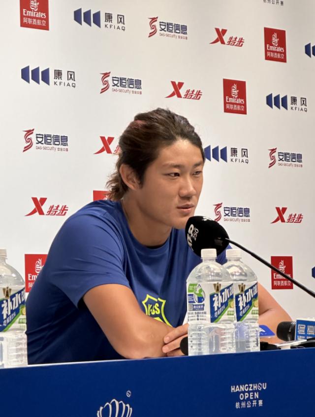 美式橄榄球投注-张之臻带伤只能边打边看：只能先把身体放在第一位