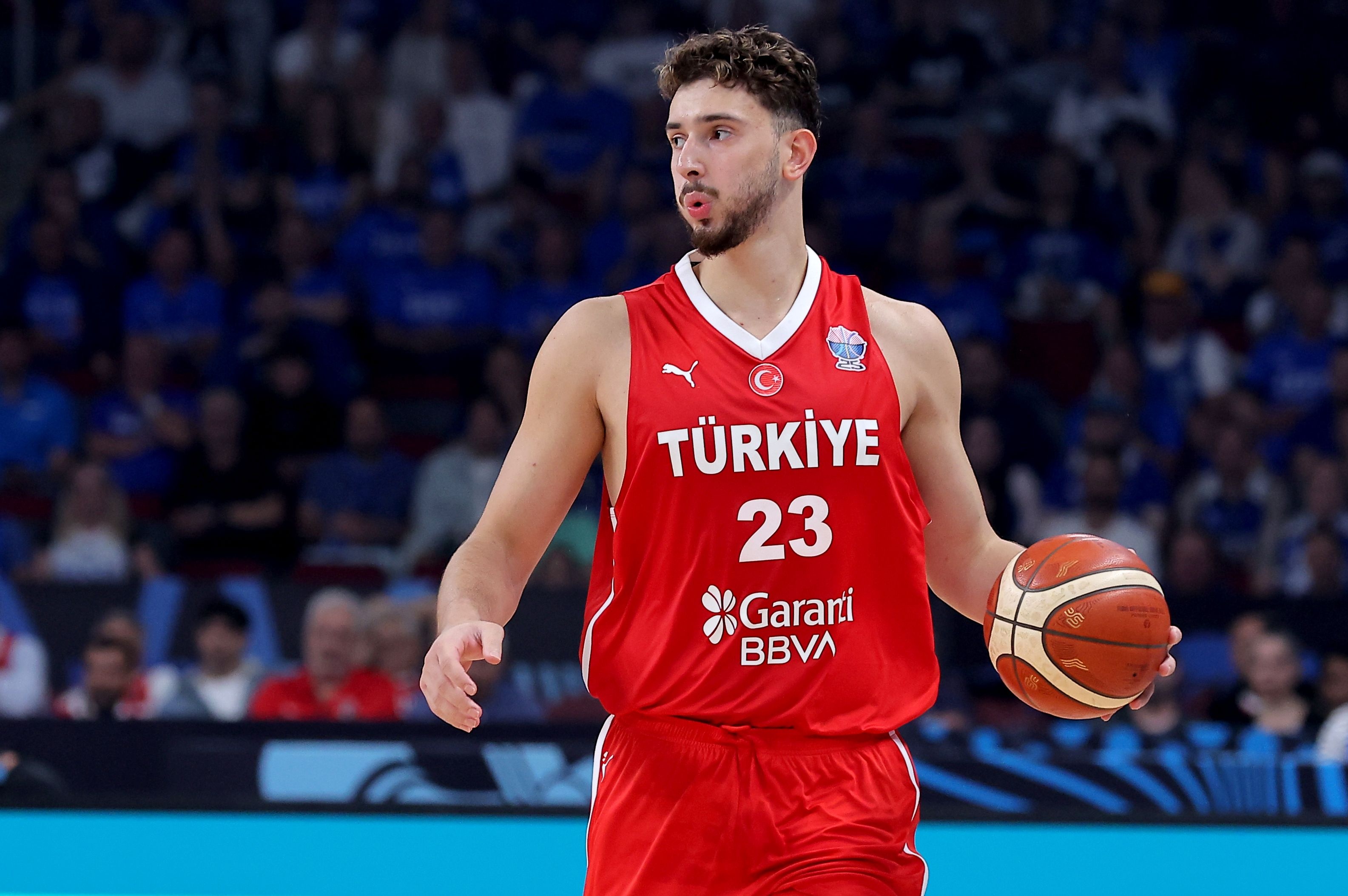 美式橄榄球投注-武克切维奇强调需严控申京 小组榜首对决中其表现卓越