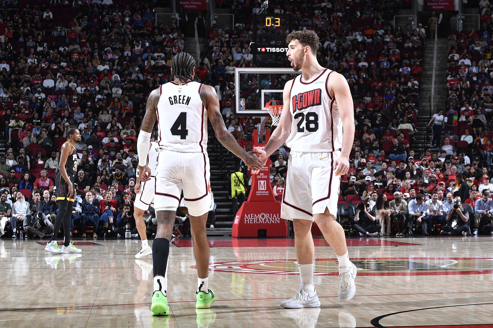 申京：我跟杰伦-格林说过 希望交易能让他更有动力 他会更成熟的