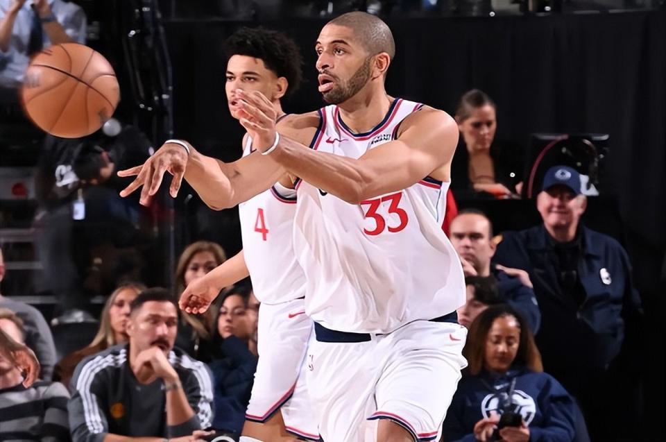 直播入口-最近一段时间的状态一塌糊涂，快船对于锋线老将的使用存在问题？